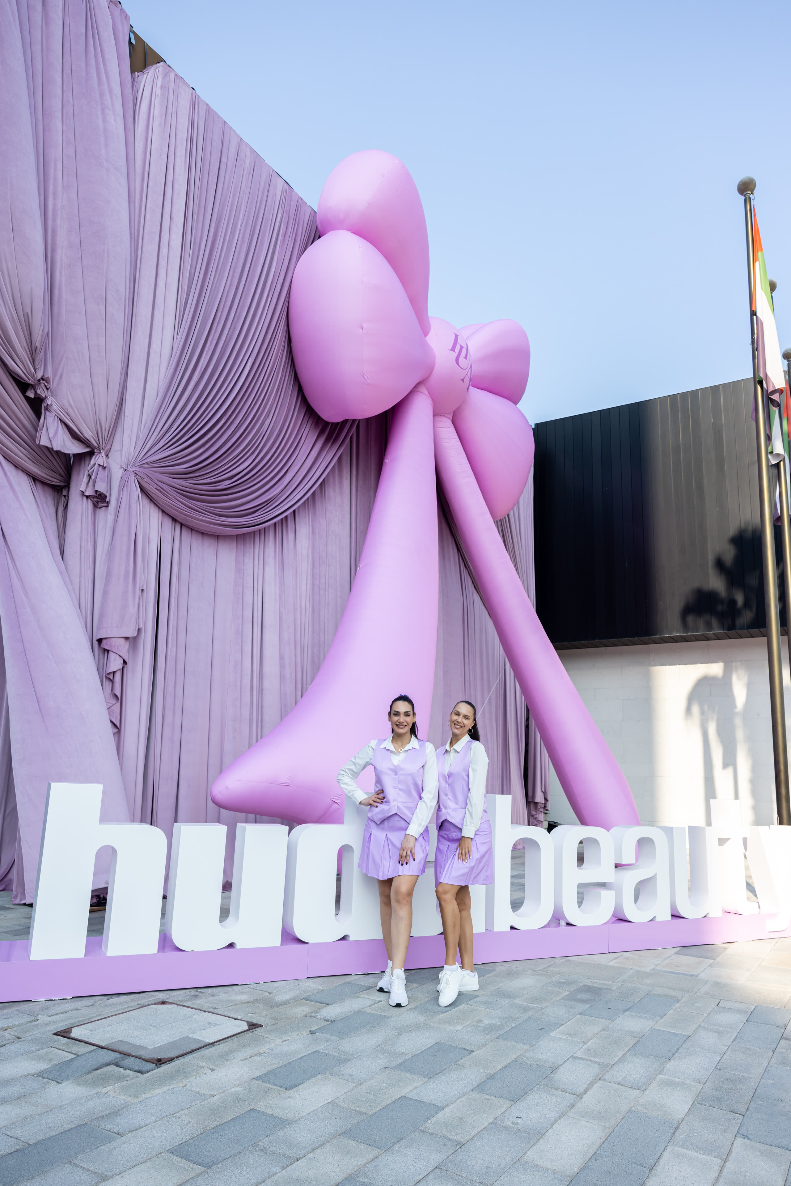 Huda Beauty — Inflatable Bow